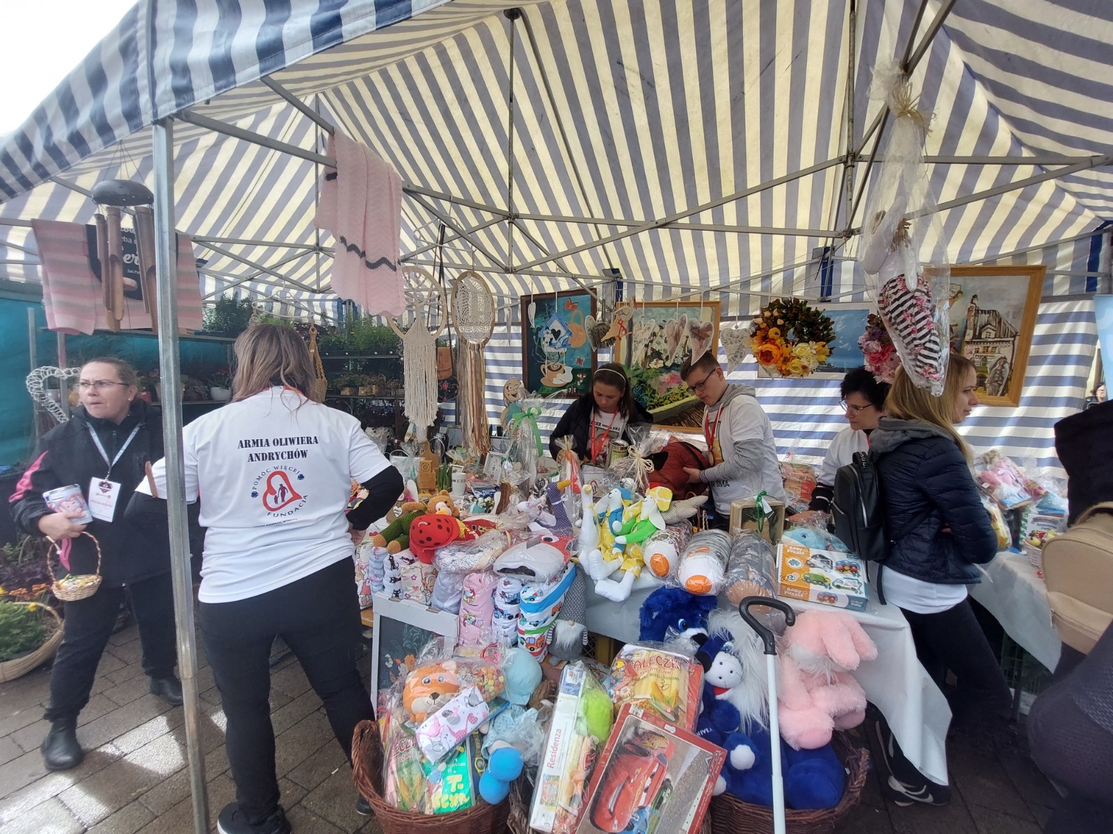 Uczestnicy X Biegu po serce Zbója. Andrychów