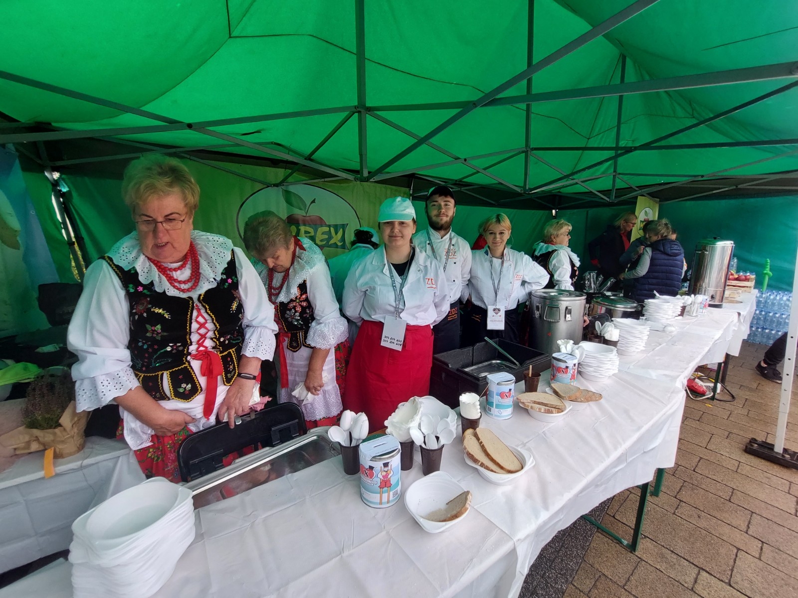 Uczestnicy X Biegu po serce Zbója. Andrychów