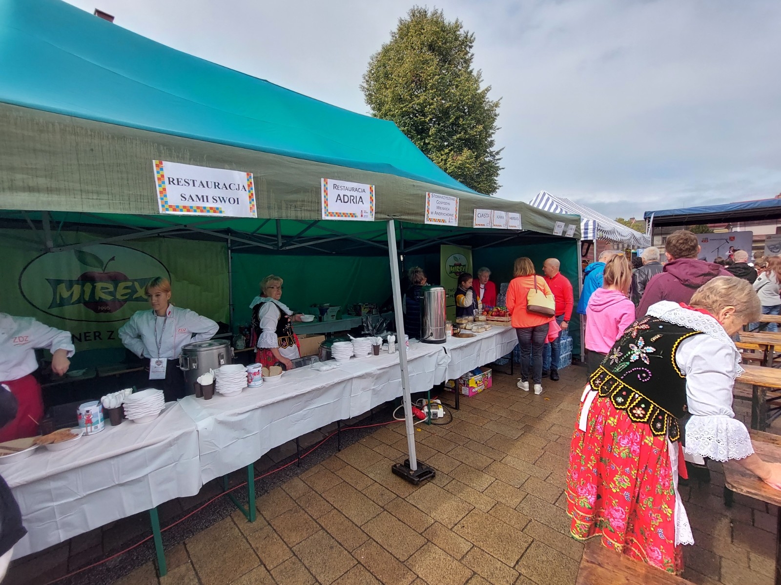 Uczestnicy X Biegu po serce Zbója. Andrychów