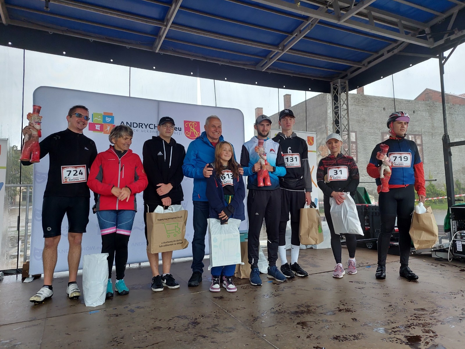 Uczestnicy X Biegu po serce Zbója. Andrychów