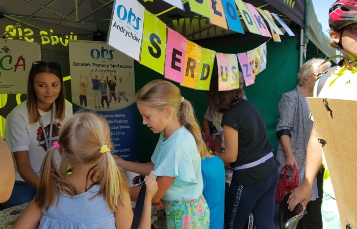 Bieg Zbója uczestnicy w punkcie z animacjami