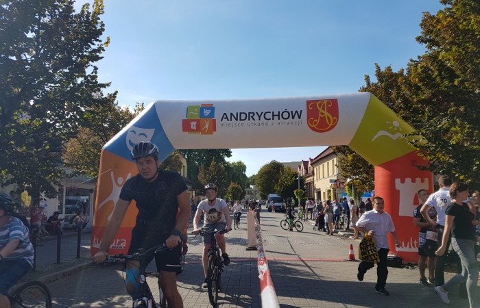 Bieg Zbója uczestnicy w Bramie startowej